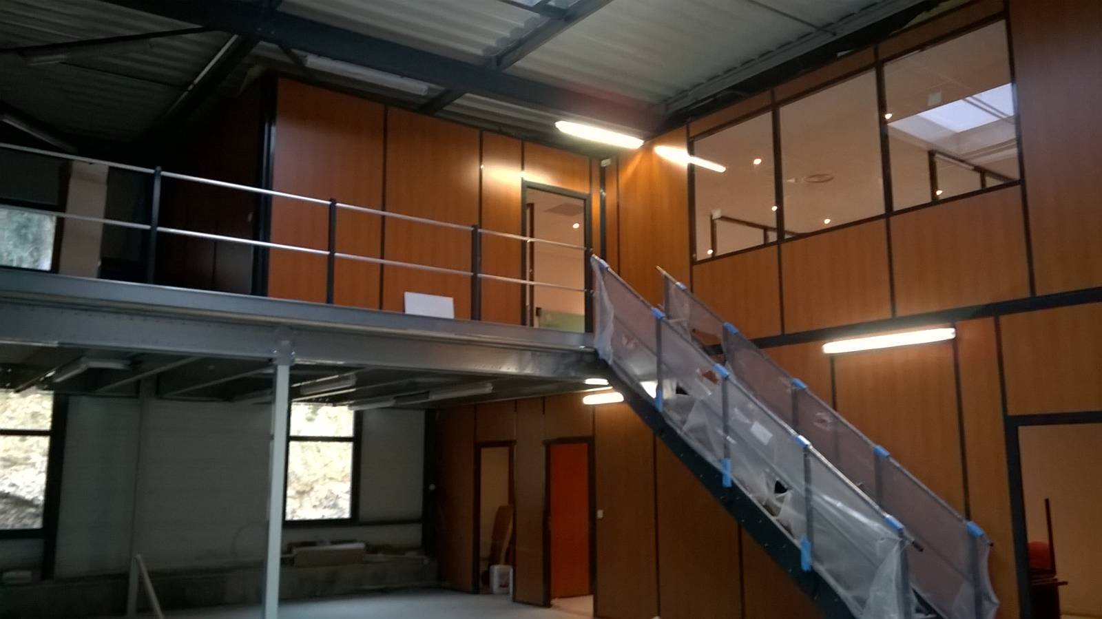 création de cloisons amovibles avec mezzanines